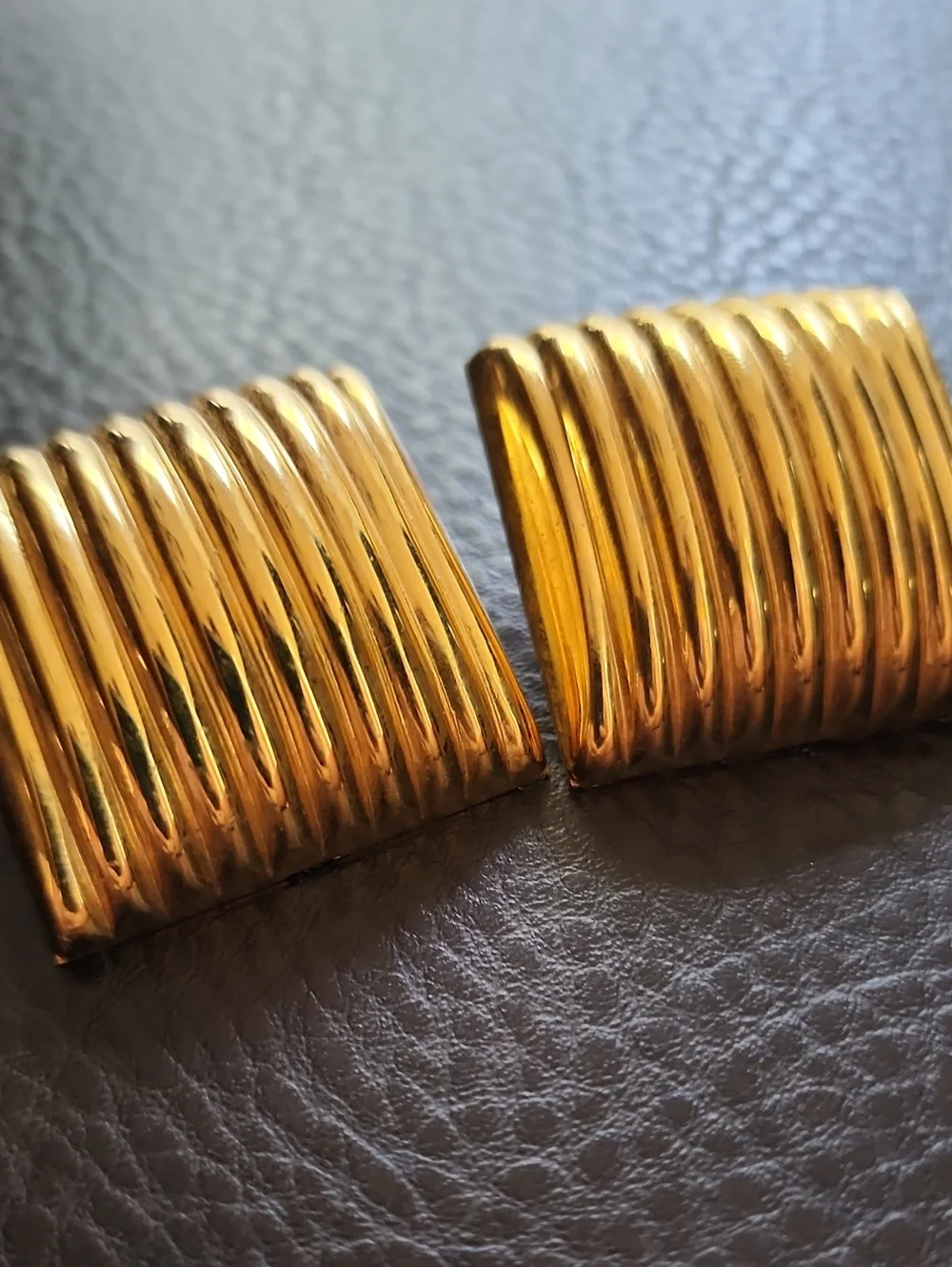 VTG Gold Ribbed Earrings - Chunky Ribbed Design - Picture 1 of 8